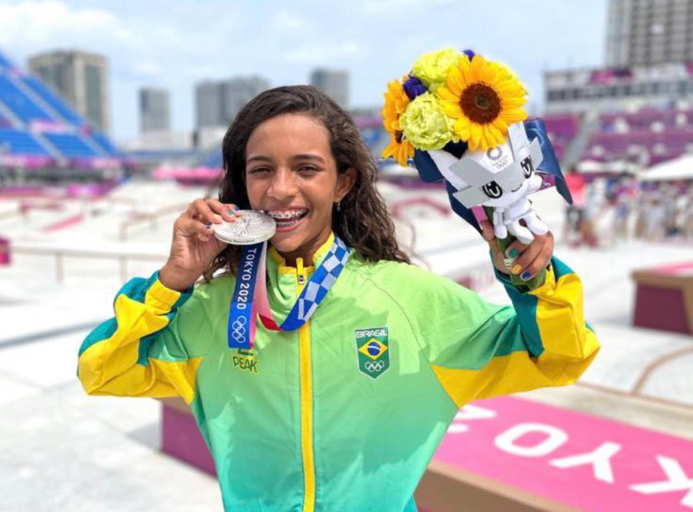 Campeã olímpica Rayssa Leal