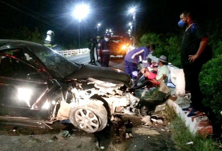 Os veículos envolvidos no acidente ficaram destruídos