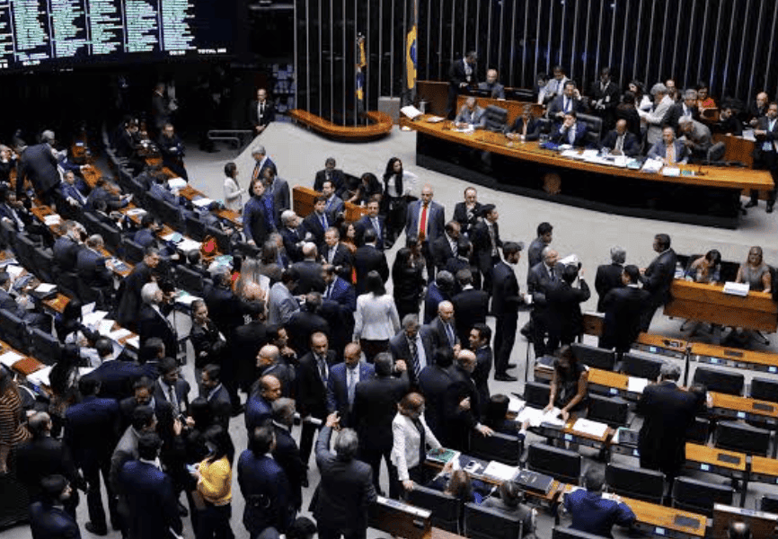 O plenário da Câmara dos Deputados ficou lotados durante toda tarde desta quarta-feira