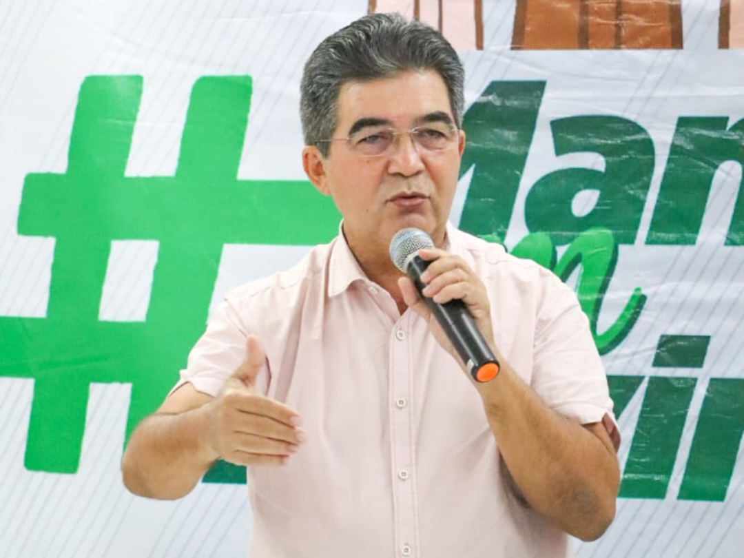 O deputado Francisco Limma em palestra para apoiadores