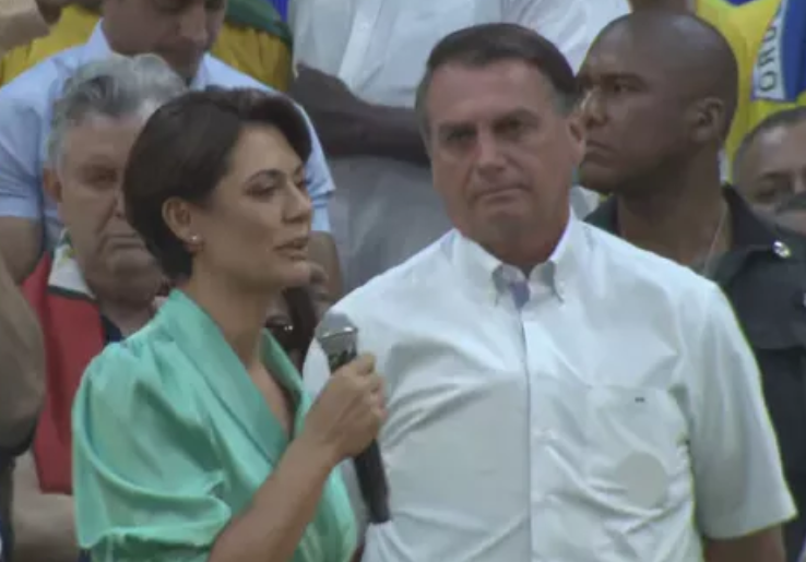 Michelle Bolsonaro discursou ao lado do marido