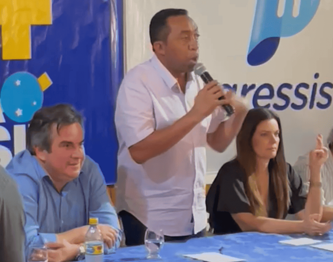 Ciro, Joel Rodrigues e Iracema Portella na reunião com prefeitos