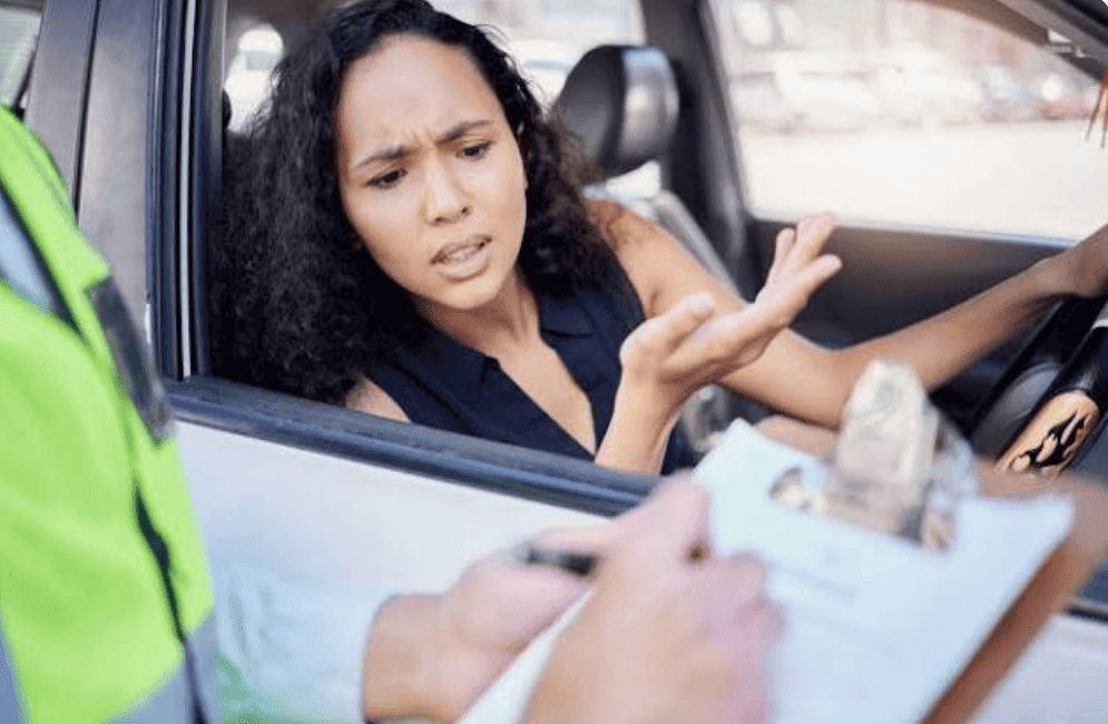 O carro não pode ser apreendido por atraso em documentação