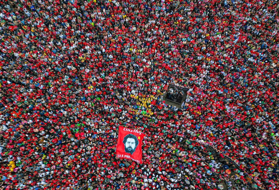 Santa Catarina vermelhou com a presença de Lula