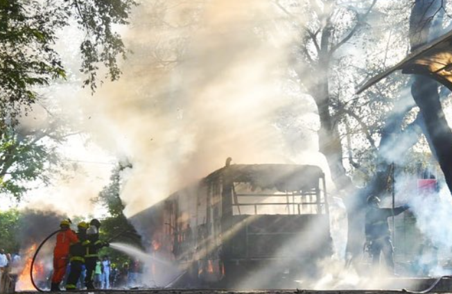 A fumaça e o calor dificultaram o trabalho dos Bombeiros