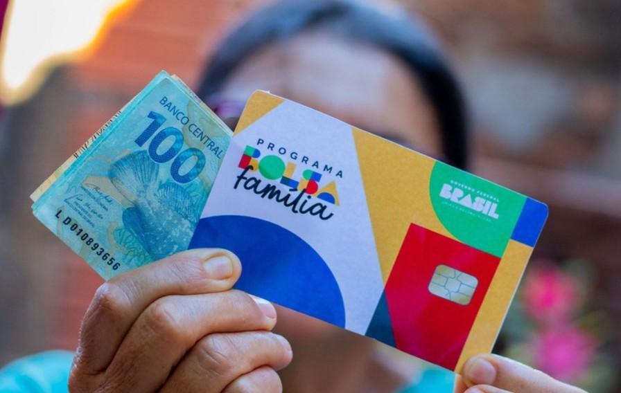 As mulheres são as titulares do Cartão do Bolsa Família