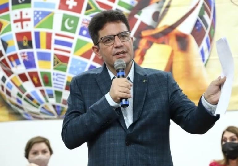 Governador bolsonarista acusado de corrupção vai passar fim ano com a família