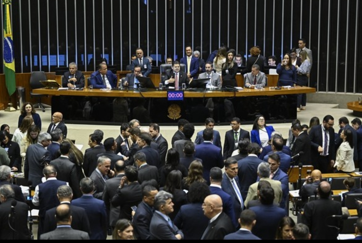 Não crucifiquemos os 12: a luta é maior