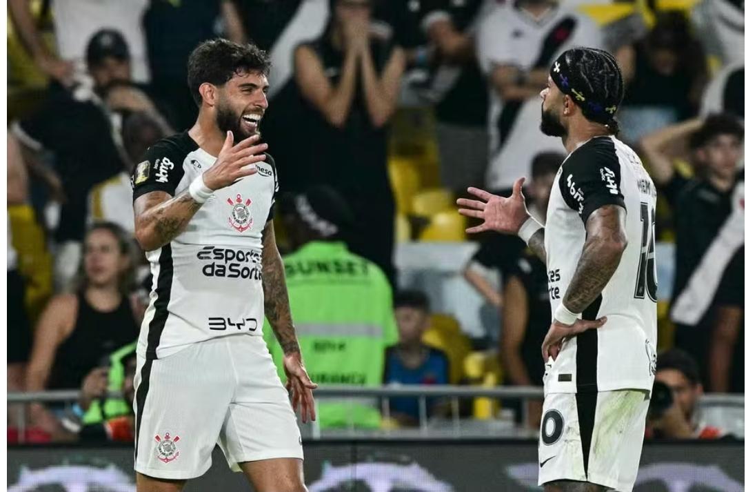 Yuri e Memphis foram decisivos na partida