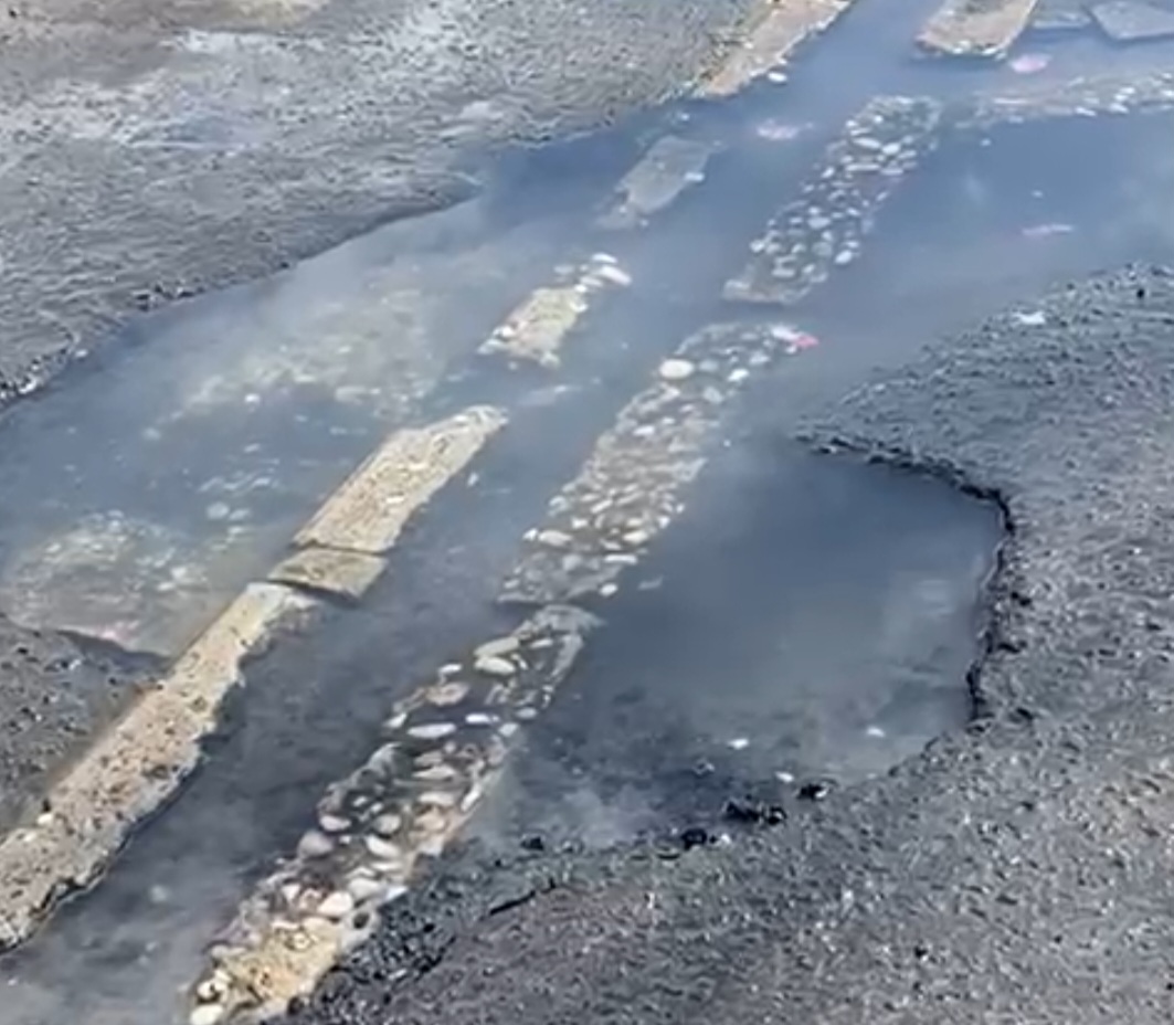 Moradores denunciam buracos em ruas do Mocambinho II, na zona Norte de Teresina, e cobram recuperação urgente da infraestrutura das vias.