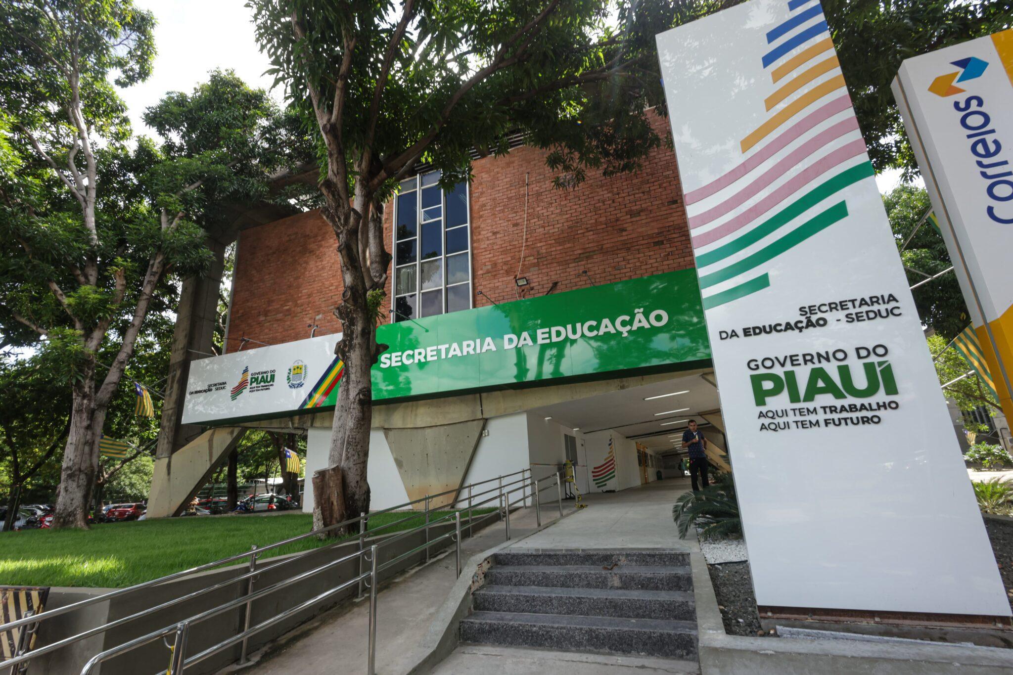 Seduc debate protagonismo juvenil e alfabetização em evento