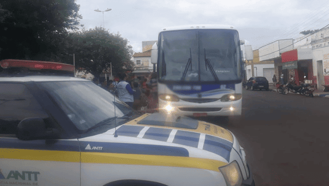 Ônibus que fazia transporte irregular de passageiro é apreendido