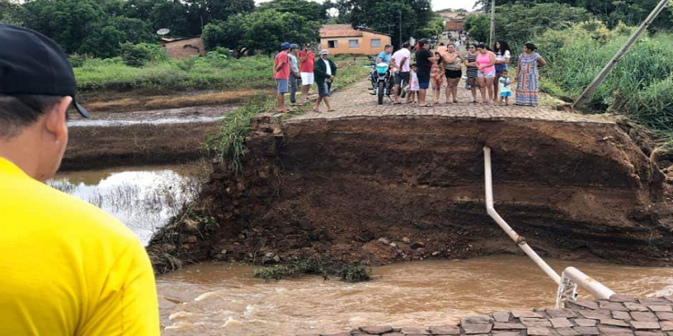 Chuva provoca destruição em Pedro II