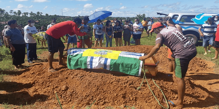 Sepultamento do prefeito de São José do Divino