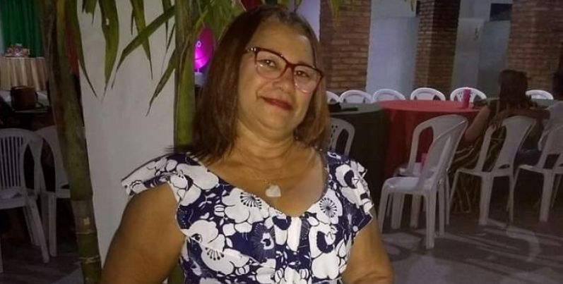 Mulher contrai Covid-19 após tomar duas doses de vacina