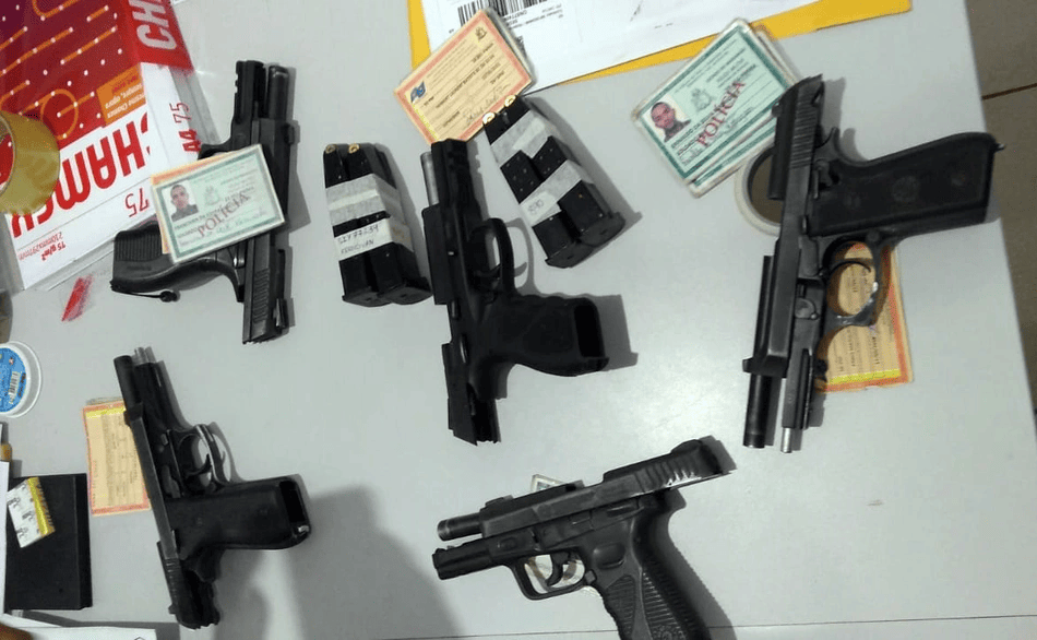 Armas apreendidas com os PMs