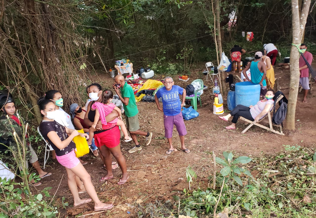 Famílias são intimidadas por pistoleiros em ocupação