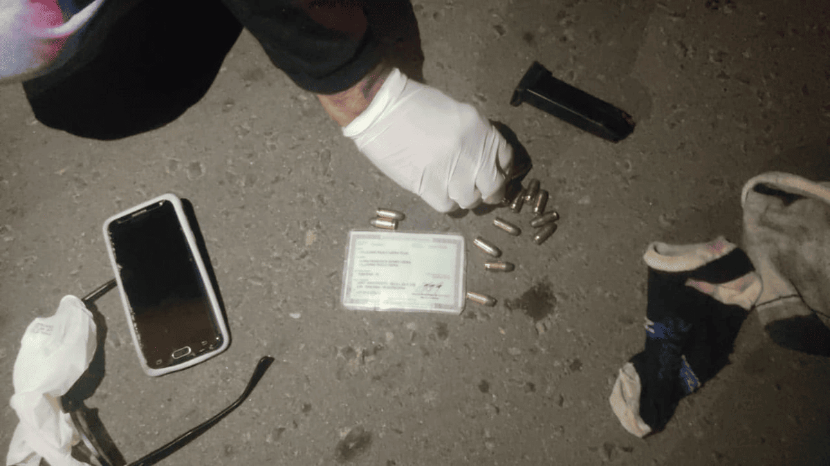 Capsulas de pistola foram encontradas com a vítima