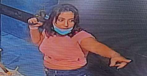 A mulher foi identificada pelas câmeras de segurança