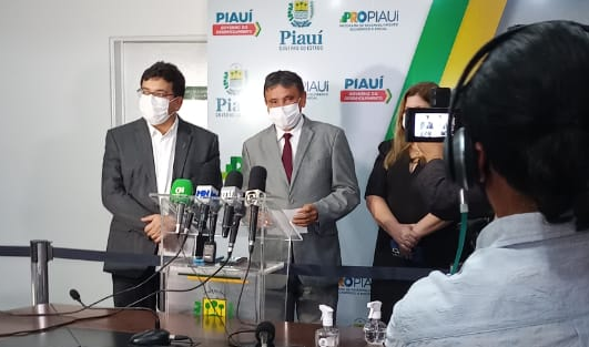 Coletiva de imprensa no Palácio do Karnak