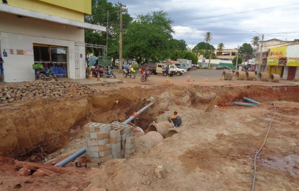 Obra de construção de galeria é interdita em Picos