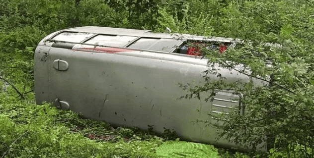Acidente com micro-ônibus deixa mulher morta em Vila Nova do Piauí