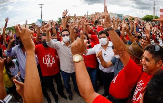 Rafael Fonteles tem recepção calorosa em Alegrete
