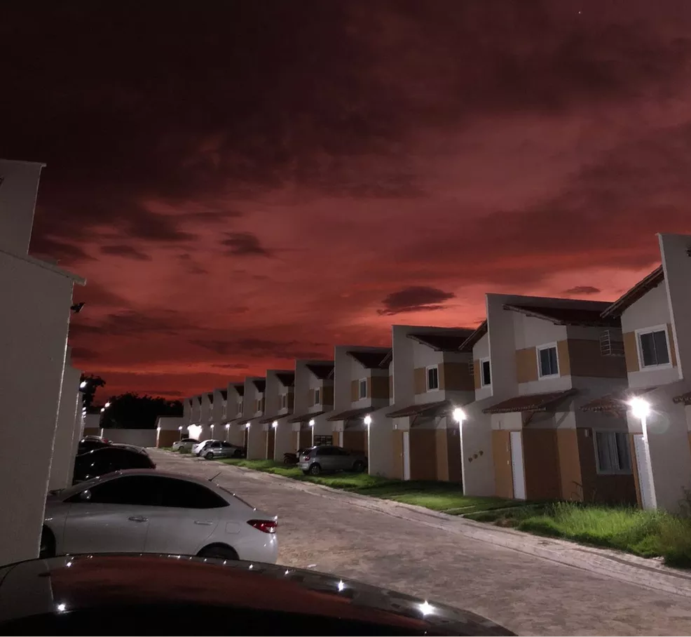 Céu fica vermelho em Teresina