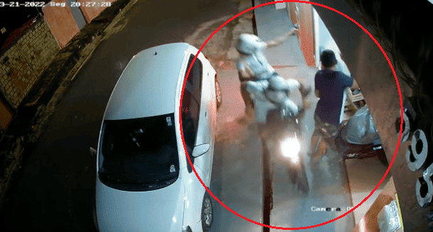 Jovem morre e PM é baleado