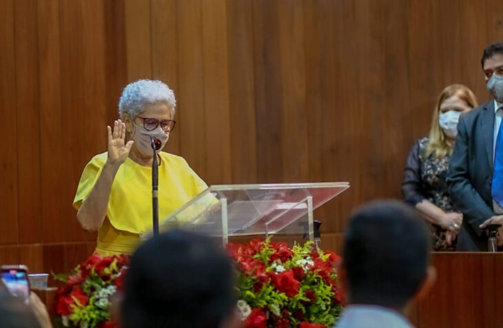 Regina Sousa toma posse como governadora do Piauí