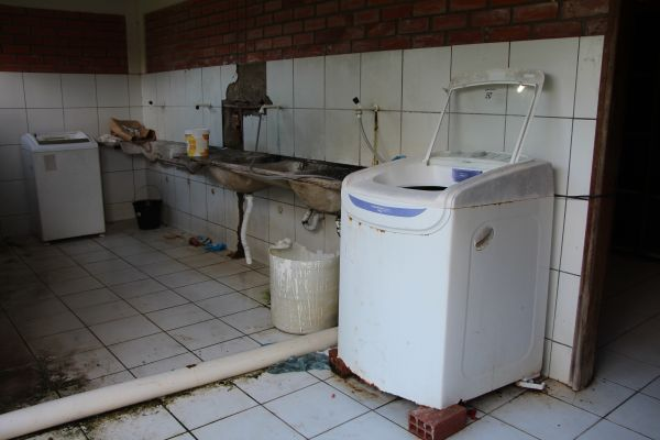 Situação precária do alojamento dos jogadores do Flamengo do Piauí