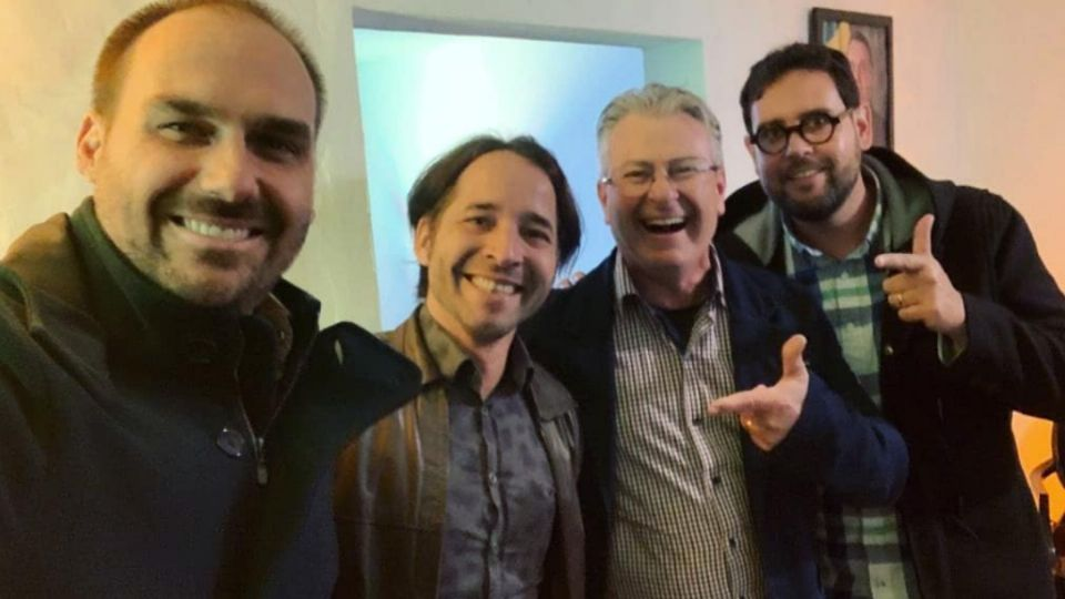 Ivan Keller (terceiro à direita) com Eduardo Bolsonaro