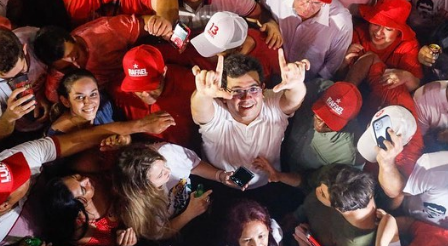 Rafael Fonteles na festa da vitória