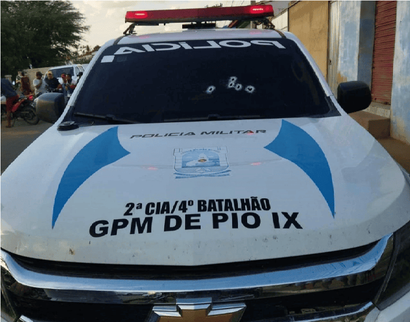 Viatura da Polícia Militar foi atingida por tiros