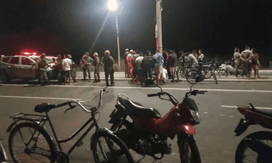 Jovem morre ao colidir moto em poste na Avenida Poty