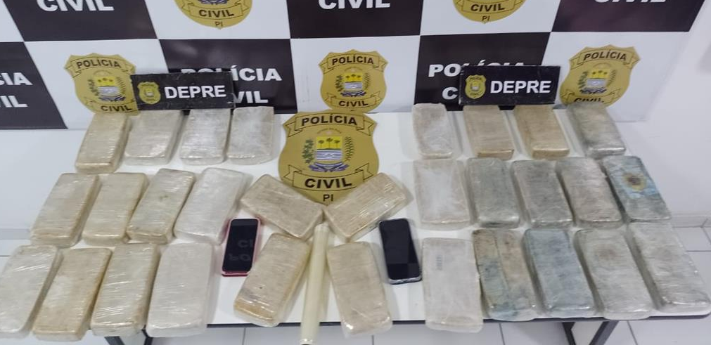 Droga apreendida com os suspeitos