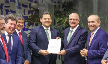 Entrega da PEC da Transição