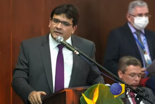 Rafael Fonteles durante diplomação