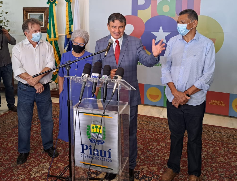 Wellington Dias concede entrevista coletiva no Palácio de Karnak