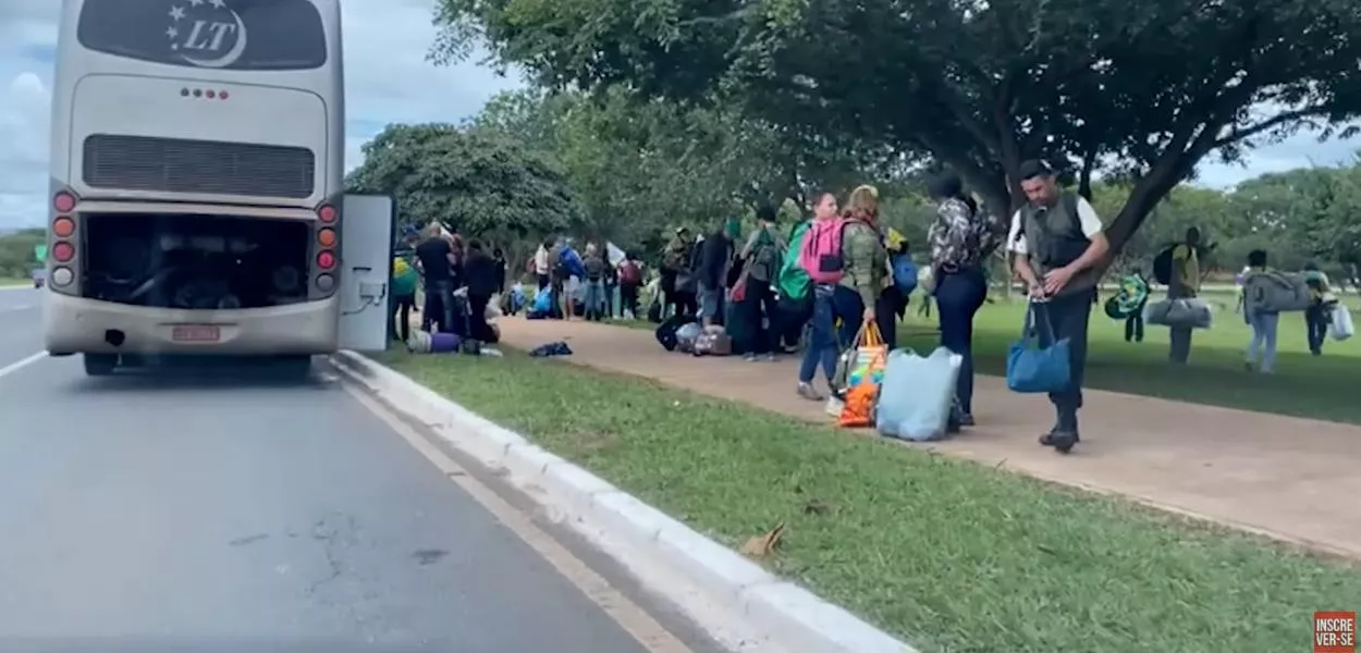 Bolsonaristas desembarcam em Brasília