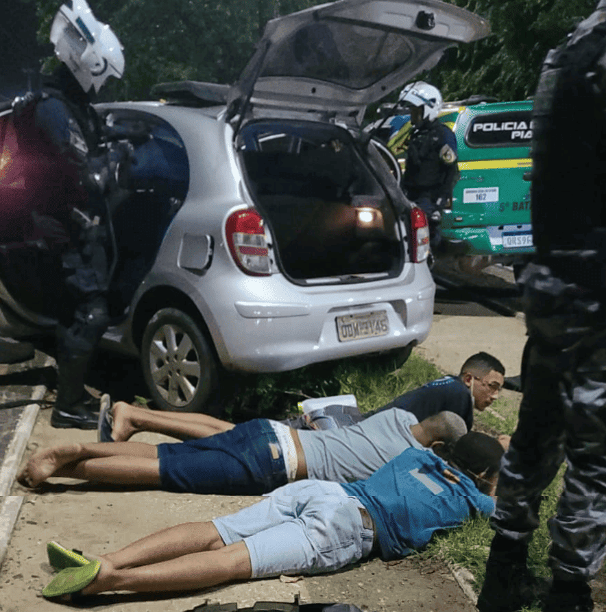 Homem é baleado e três são presos após troca de tiros com a PM