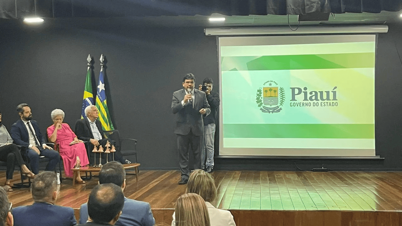 Rafael Fonteles realiza primeira reunião com toda equipe de secretários