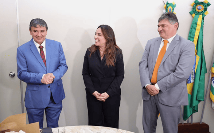 Rejane Dias toma posse como conselheira do TCE-PI ao lado do esposo