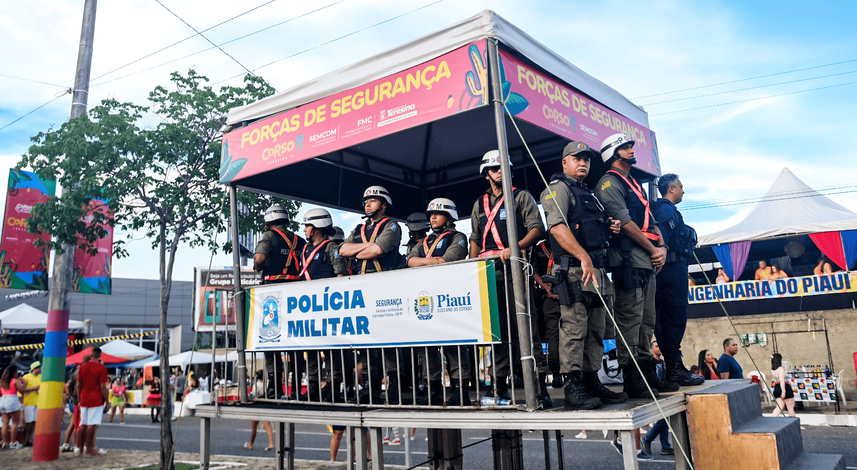 Plataforma elevada da Polícia Militar no Corso