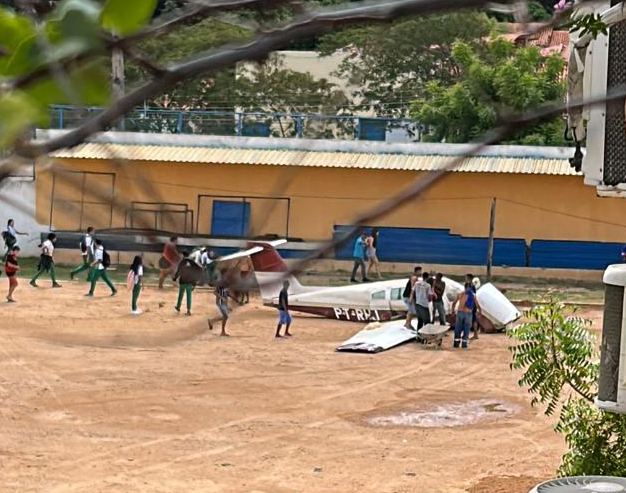 Cai em Teresina mais um avião de pequeno porte; veja fotos e vídeos