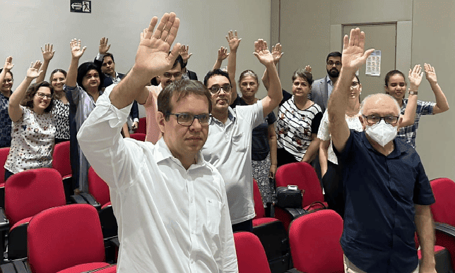 Médicos decidem por paralisação em assembleia extraordinária
