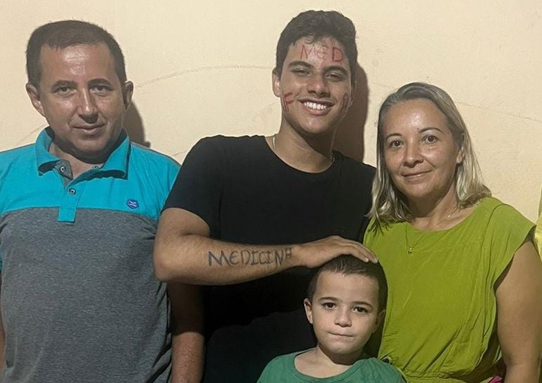 Mizael com sua família