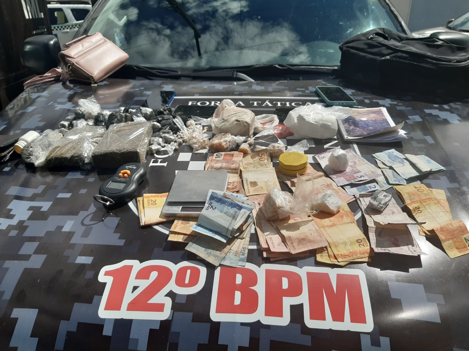 Material apreendido com as suspeitas