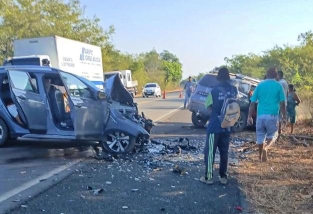 A colisão frontal envolveu dois veículos na BR-316, em Amarante