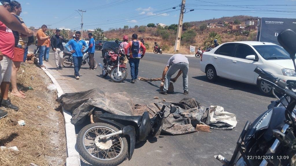 Davi pilotava uma moto quando bateu na lateral de uma carreta